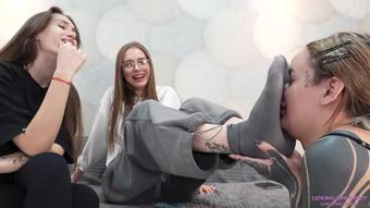 LICKING GIRLS FEET - Dori And Sarah - Do You Like The Way We Smell After Training? (Hd)