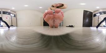 Under Giantess Soles - Hannah - What Are You Doing On A Floor? Vr 360 5,7K