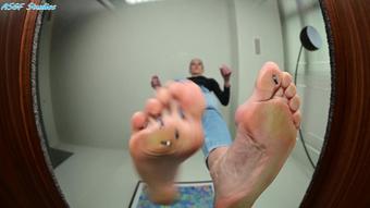 Amateur soles giantess and footjobs - New Model! German Milf! Glass Crush! Pt 2 - Mp4