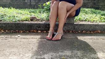 Goddess Foot Fetish - Roxan Scratching His Feet By Great Itching In Them (3)