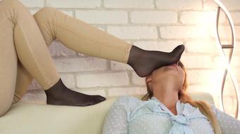 Polish Mistress clips - Helena Weronika - She Tak? Off Her Sneakers In Waiting Room - 4K