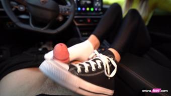 EvansFeet - She Did A Shoejob In Her Converse In My Car [4K]