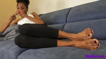 Feet Paradise - Eileen Toe Wiggling - Ebony Goddess - 4K Mp4