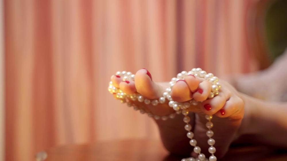 Pearl And Foot Fetish