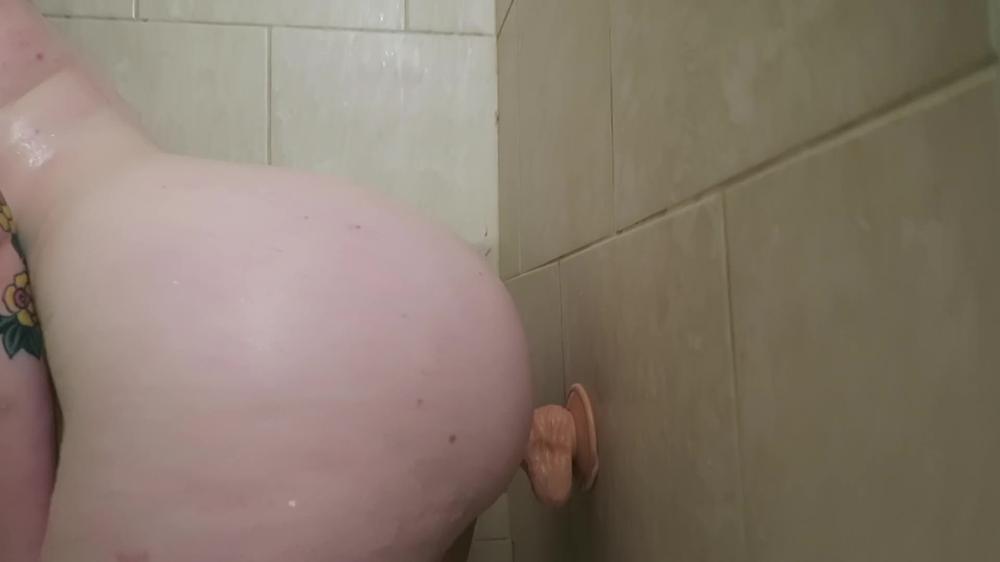 Girlfriend Masturbates In Shower And Apologizes For Cumming Too