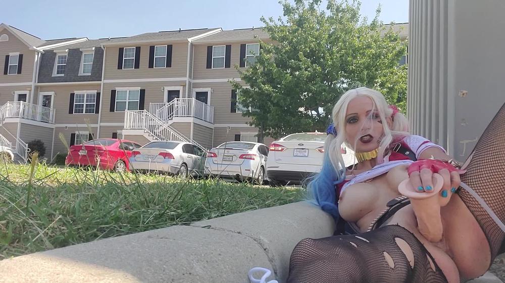Hope In Public_Harley-Quinn-Public-Bbc-Masturbation-3