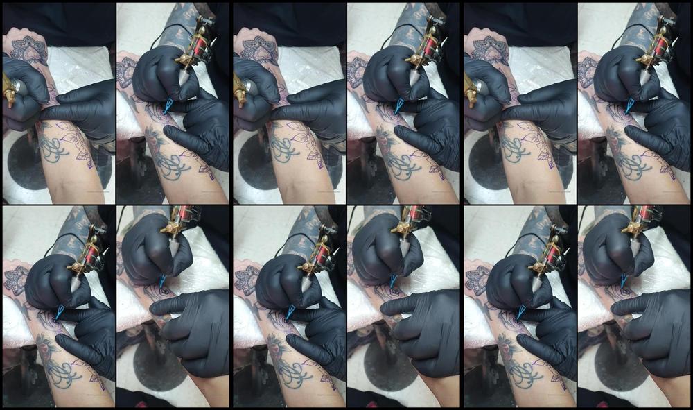 Aprilpaisleyofficial 03 02 2020 140574840 Tattoo