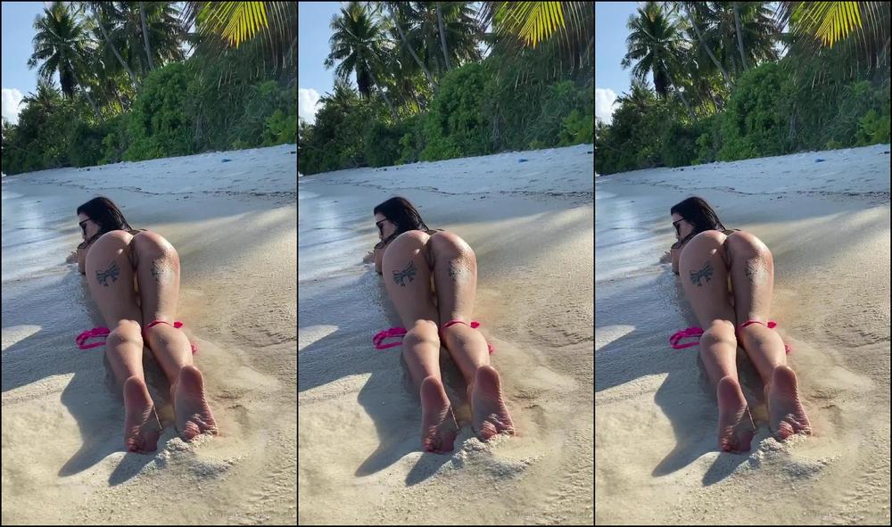 Katrin Star 2020 31372692 Love Get Naked The Beach Made More Hydrated