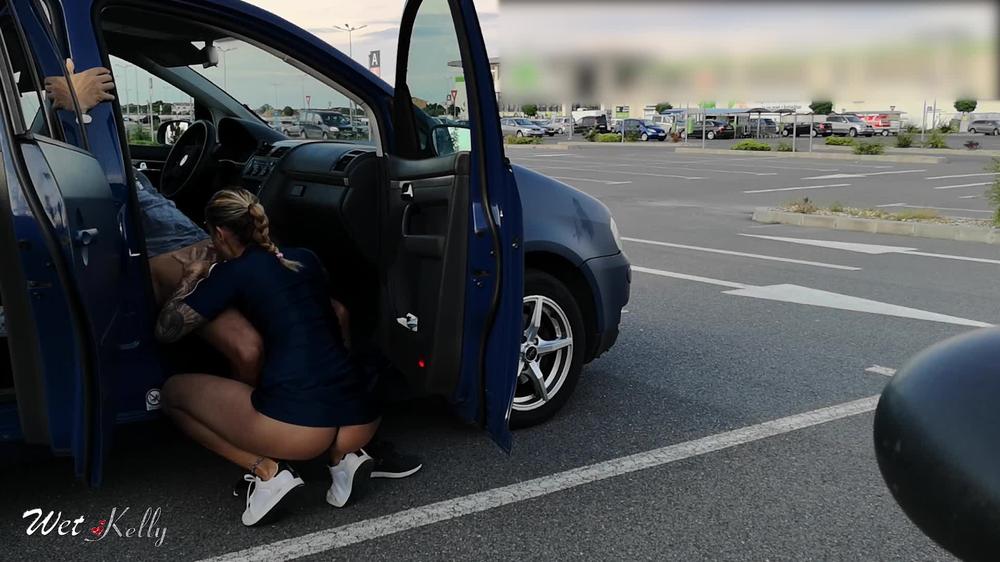 Slutty Girfriend Gives Head In Public Parking Lot. Wetkelly