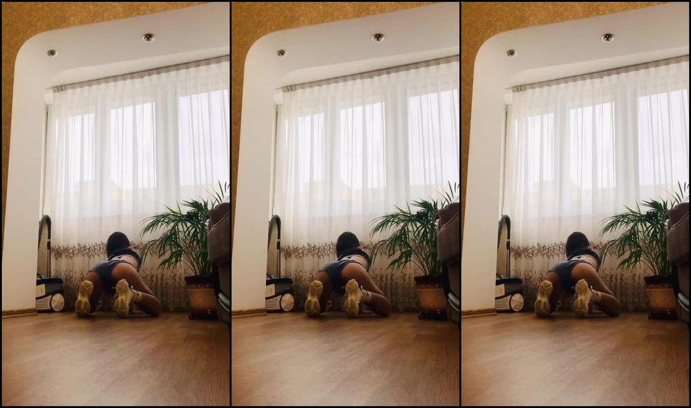 043 Squats On A Dick L Twerking On A Dildo