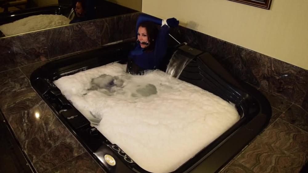 Bettiebath2