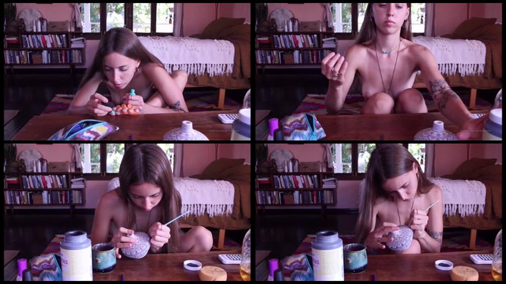 Girlinthewild 07 08 2020 662586382 Painting Toes A Vase