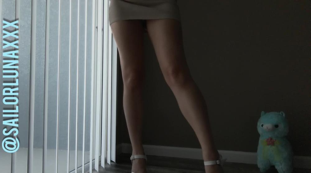 Rebeccavanguard - Flexing My Calf Muscles