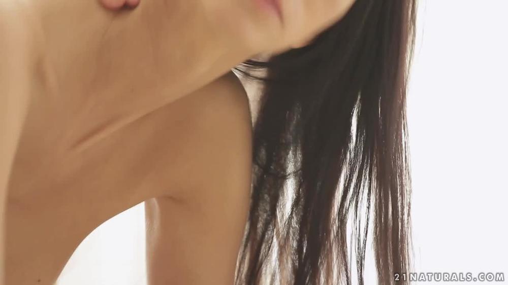 21Naturals_[1On1]_Eveline_Neill_400078_Dazzling_720