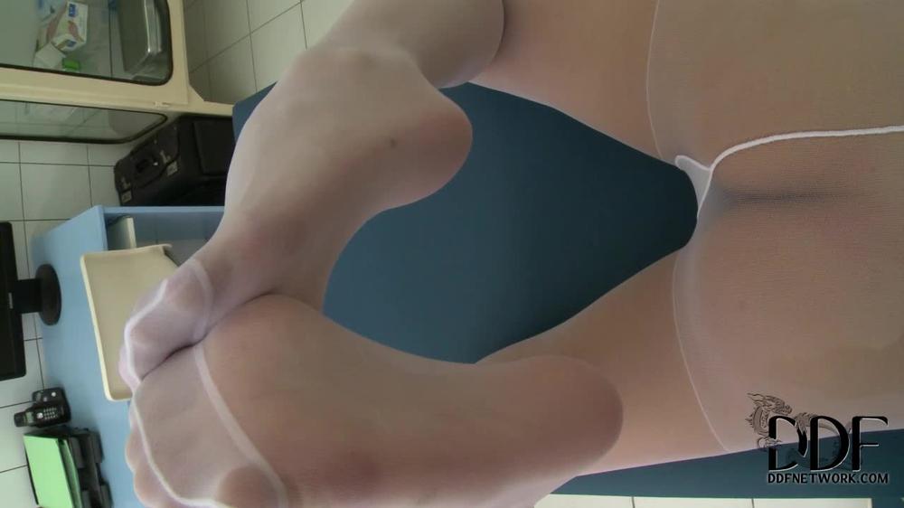 Doctors.Ready.To.Please.(Hotlegsandfeet).[Solo].720P