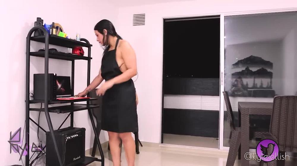 Kyleicienta: While working as a maid my master gave me his milk in my tight pussy.