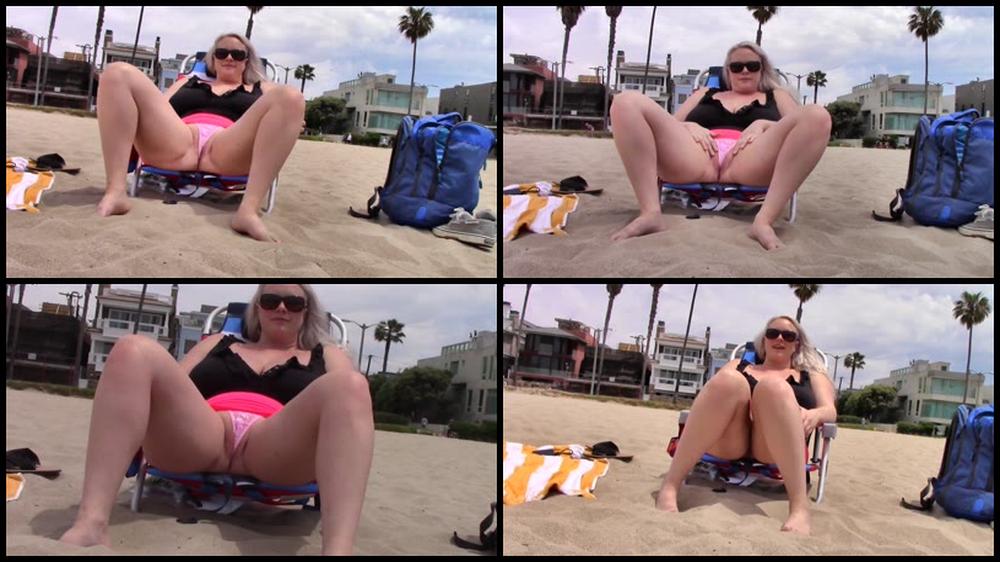 Cameron Skye Upskirt Without Panties At The Beach