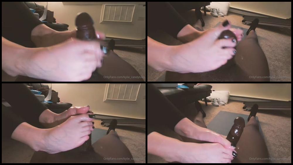 Kylie Coco 09 04 2021 2078647974 Happy Footjob Friday From A Shiny Black Pedi N Soft Soles 41