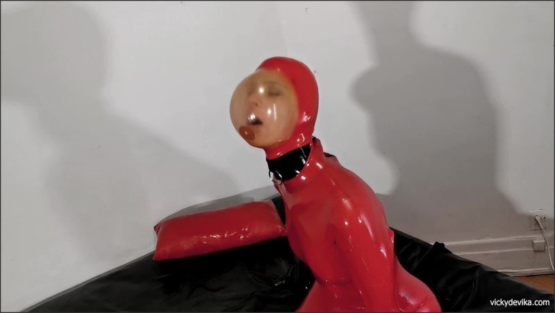 Red Rubberdoll Breathplay Latex Hood  01.09.2020