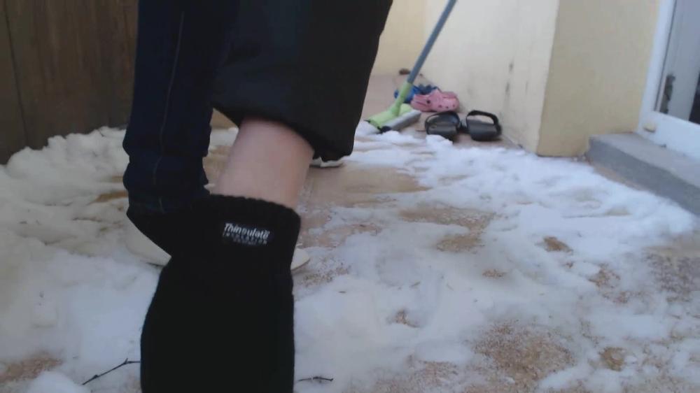 Lilcharlotte Snow On My Balcony Manyvids
