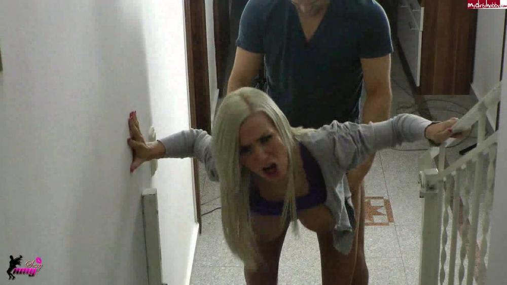 Amystarr - Brutal Benutzt Vom Nachbar Im Treppenhaus