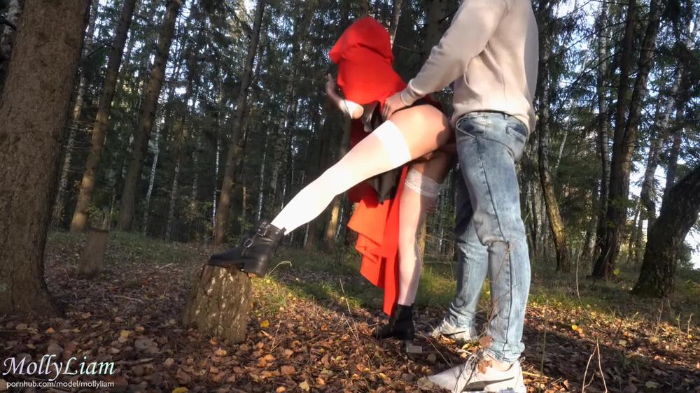 SEXY GIRL LOST IN THE WOODS AND GETS A HOT FUCK . HALLOWEEN 2021