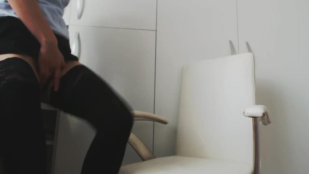 Masturbate  on desk.such a good orgasm .