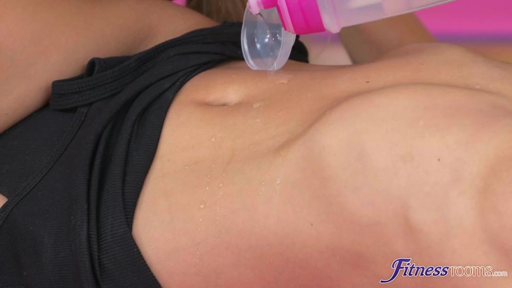 [Fitnessrooms.Com] Ac, Kari - Lesbians Get Sweaty After Class