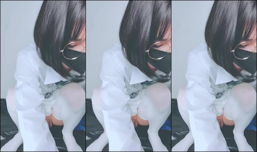 【伪娘】白丝产卵（硅胶球）流出浓厚精液（润滑油）下