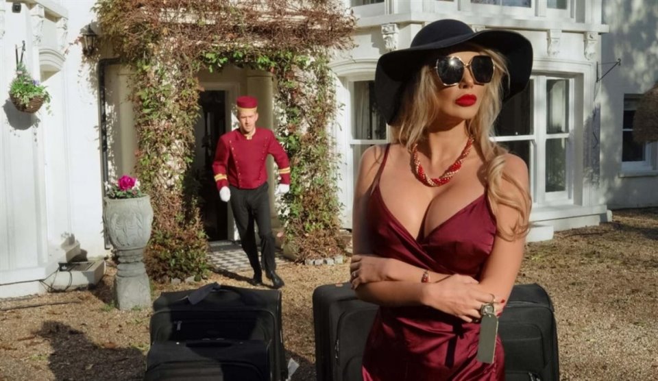 Amber Jayne Banging The Bellhop