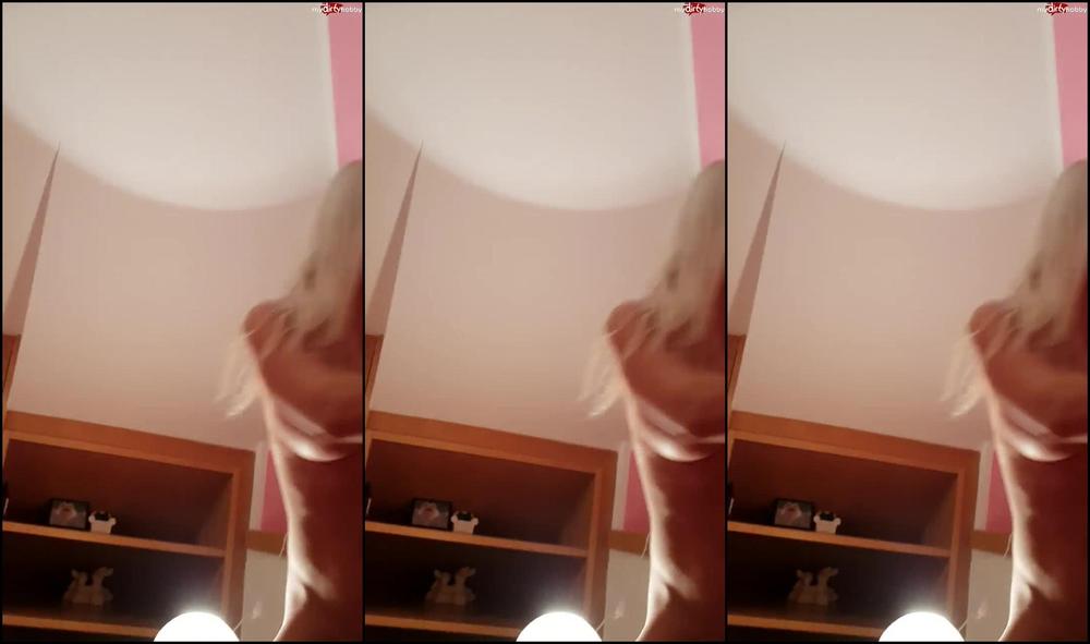 Danielacorahansson_-_Smoking_Blowjob_In_Stiefeln_-_Spritz_Sie_Mir_An