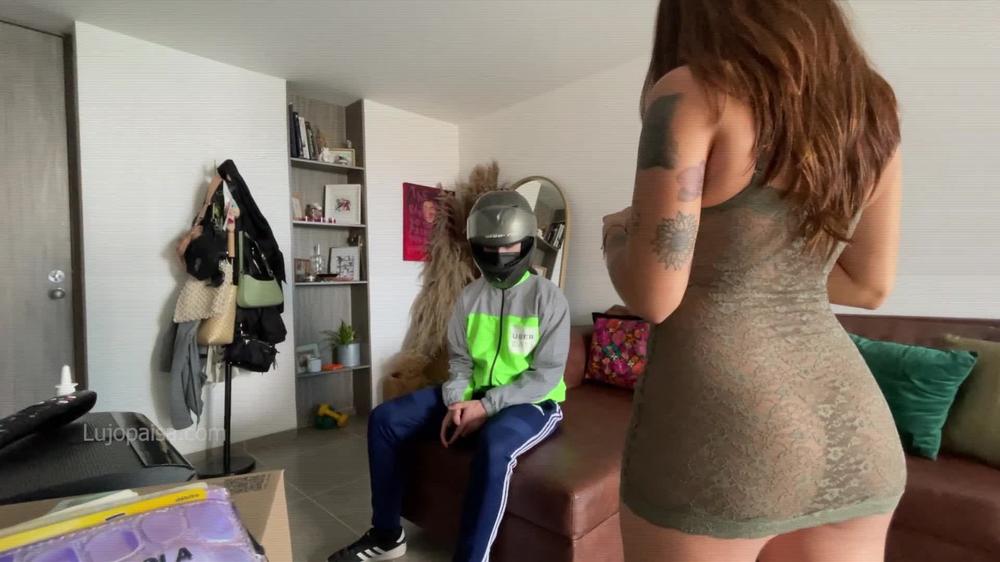 REAL SEX | I ask the DELIVERY GUY to fuck me and cum in my face