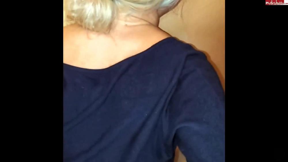 Blondehexe - Öffentlicher Fick Ohne Gummi Im Zoo