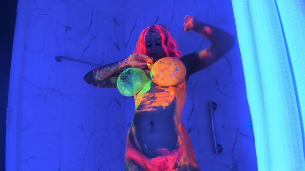 033 The Light Show_Katy Ann_1080P
