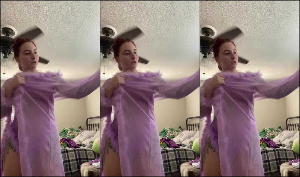 20201017 1088725292 Trying New Outfits