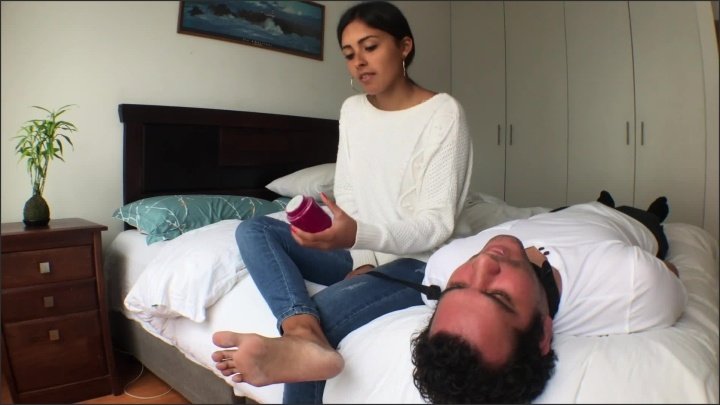 Enola S Slave Eating Toenails And Dust From Her Feet Femdom