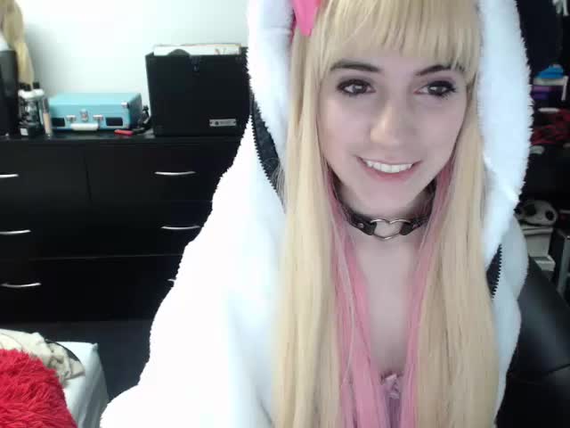 Lana_Rain_(2014-12-31_22-16-41)