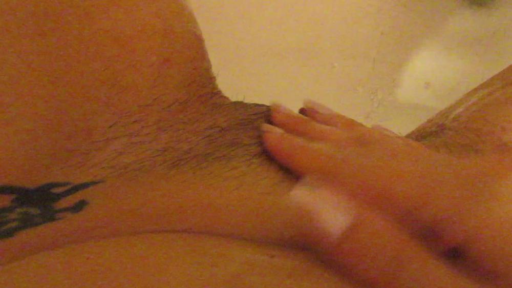 Cuteblonde666 Washing My Big Clit Hairy Pussy