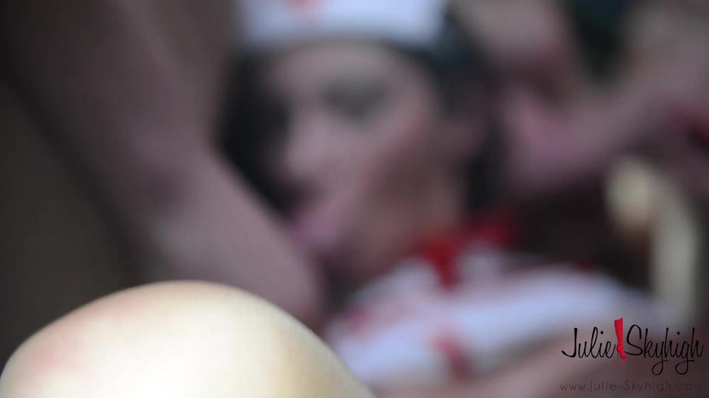 Julie-Skyhigh-Gangbang-2