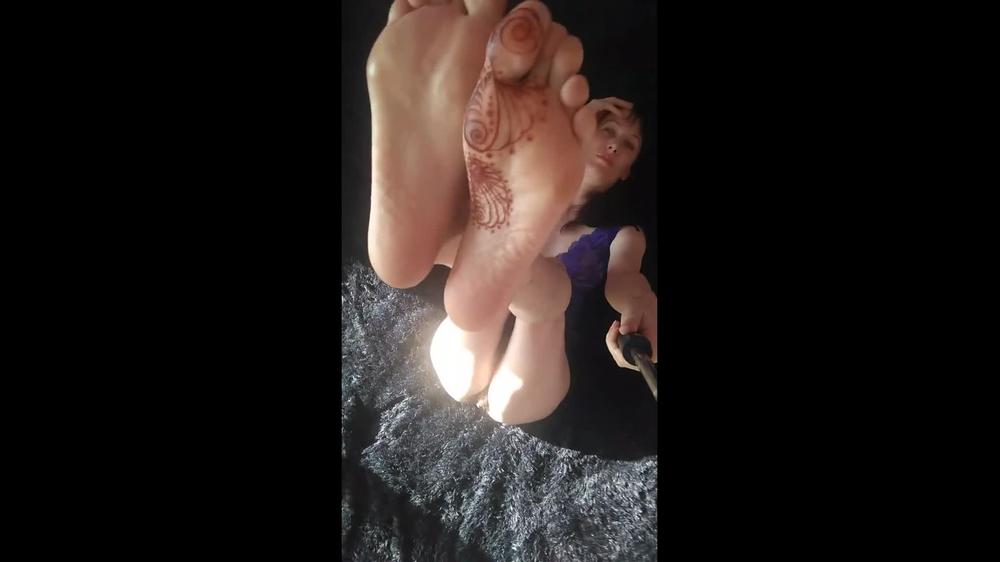 Russian milf fingering nipples and cums showing furry bush.footfetish. hairy lady GinnaGg