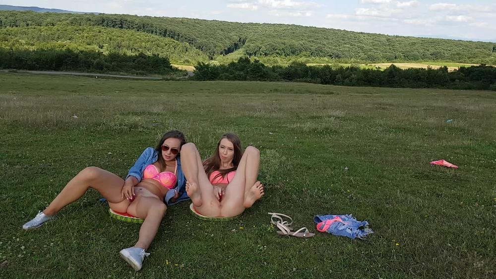 Sexxylorry_Masturbating_In_Nature