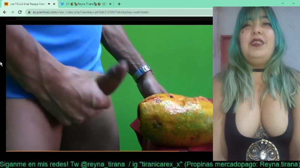 Argentinian girl react to "Men fucks a papaya" en español