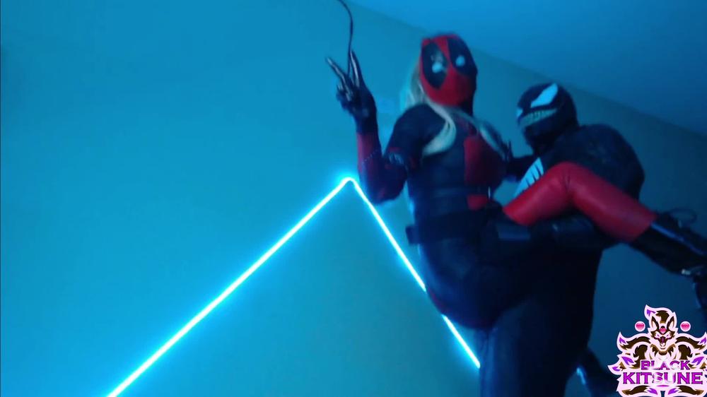 049 - Ladydeadpool Vs Venom Hardfuck & Cumshot