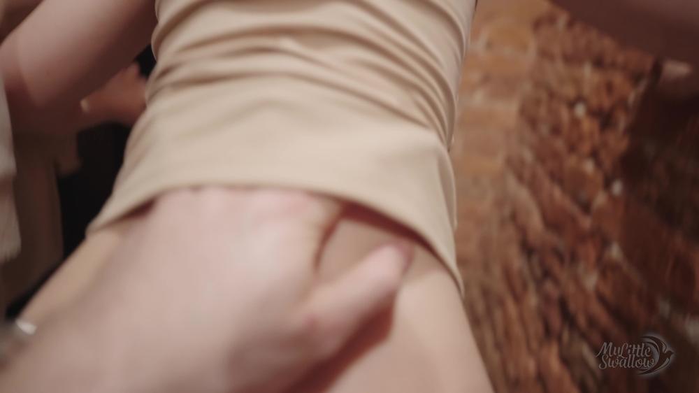 Mylittleswallow - Suck In The Toilet And Cumwalk