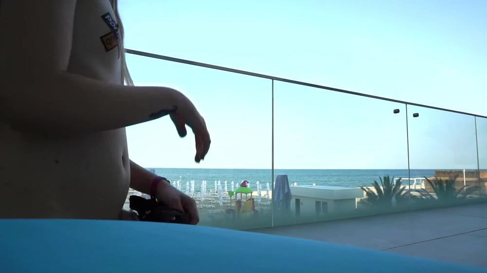 089 Flashing My Pornhub Bikini On Public Balcony_Lolitasstar_1080P