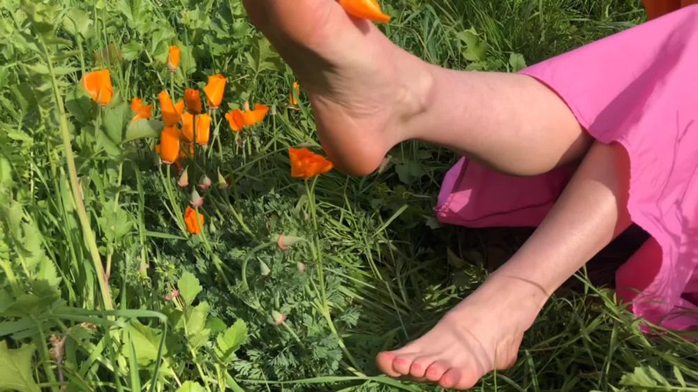 Mona Wales Worship My Godess Feet