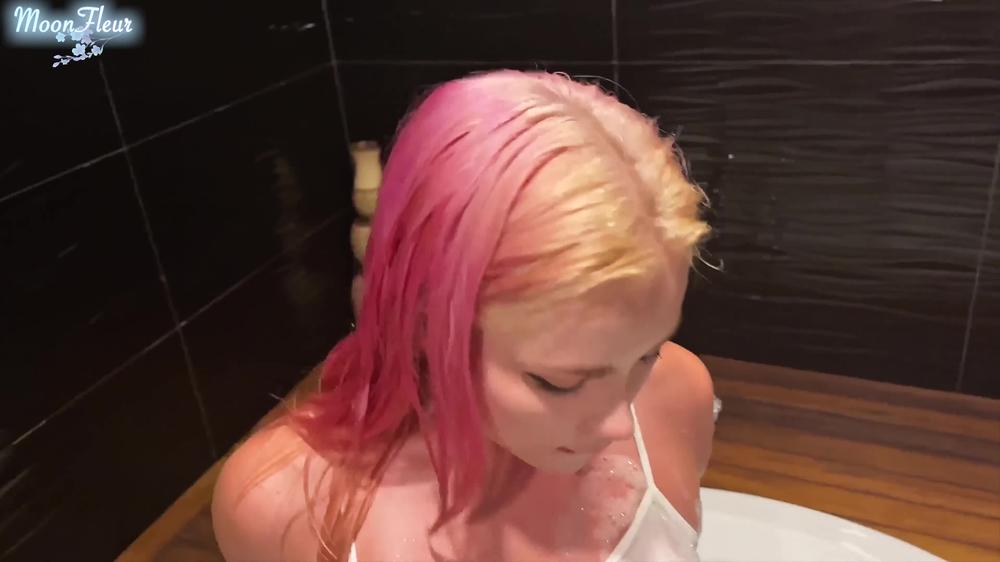 Masseuse Deep Sucking Cock Miscular Guy and Fucking - Cum Mouth