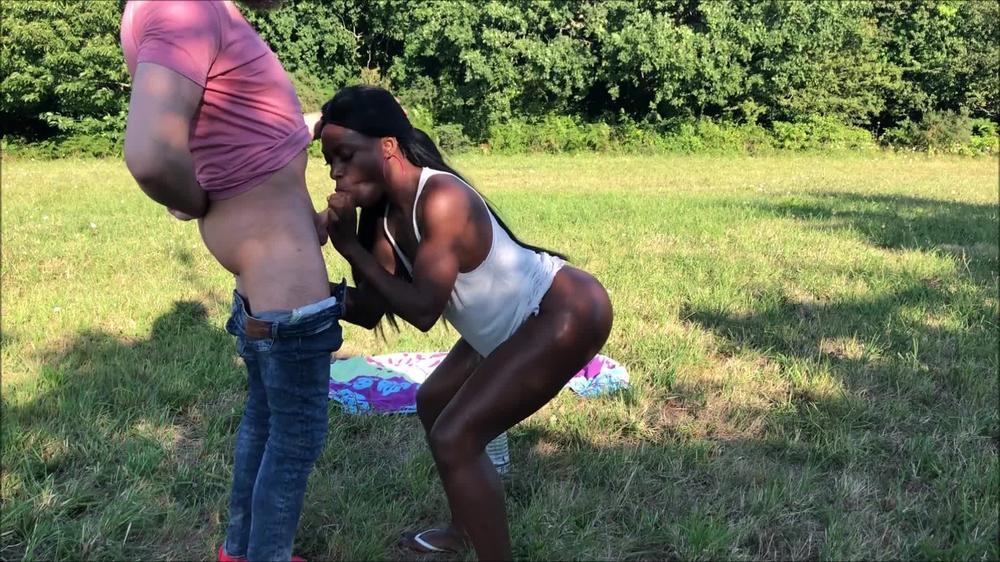 Jayna_Halforcen_-_Voyeurism_-_Blowjob_In_A_Park_-_Manyvids