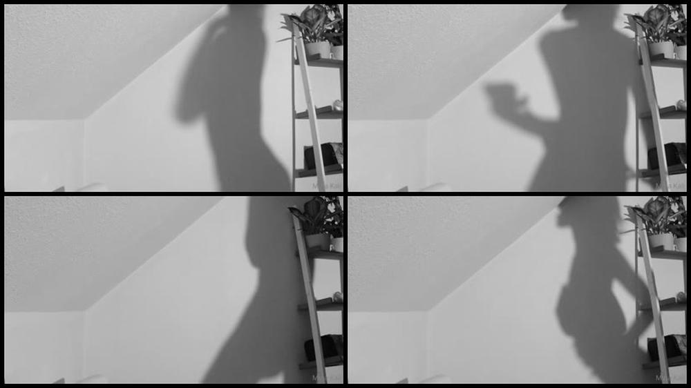 Xminakali 18 07 2020 554669486 Par Le Trou De La Serrure Tu M X27 Observes