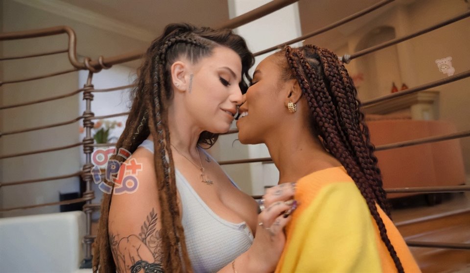 Jenna Foxx, Indica Flower. Lesbians On Vacation